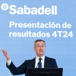 Economía/Finanzas.- González-Bueno (Sabadell) dice que la OPA "no tiene sentido" con el precio actual