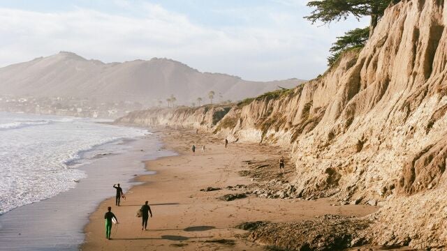 Imagen de archivo de acantilados en la costa de California