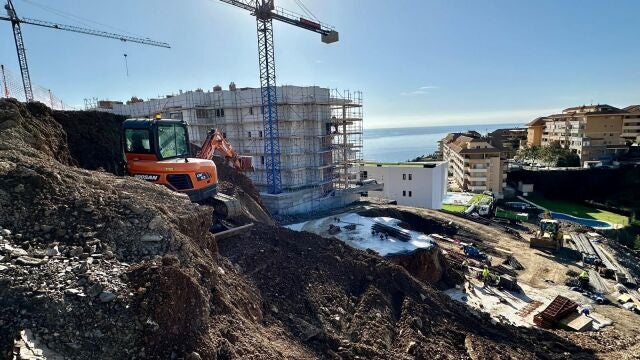 Málaga.- El Ayuntamiento de Fuengirola avanza en las obras de las 24 Viviendas de apoyo municipal de Carvajal