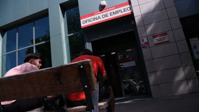 Fachada de una oficina del SEPE, en Madrid (España). 