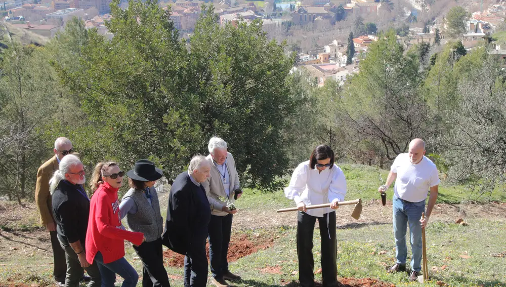Aitana Sánchez-Gijón, Maribel Verdú y Leonor Watling plantan encinas por unos Goya sostenibles
