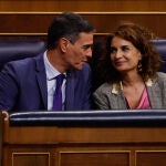 Pedro Sánchez y María Jesús Montero en el Congreso de los Diputados