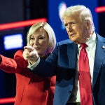 Trump pone en marcha su nueva Oficina para la Fe bajo la dirección de la telepredicadora Paula White