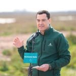 El presidente de la Junta de Andalucía, Juanma Moreno, este lunes anunciando la compra de una nueva finca en la provincia de Sevilla dentro del entorno del Parque de Doñana.