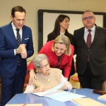 La vicepresidenta de la Junta de Castilla y León y consejera de Familia e Igualdad de Oportunidades, Isabel Blanco, y el consejero de Sanidad, Alejandro Vázquez, visitan la Unidad de Convalecencia Sociosanitaria de la residencia de personas mayores Cardenal Marcelo