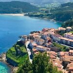 Una vista del pueblo de Lastres. 