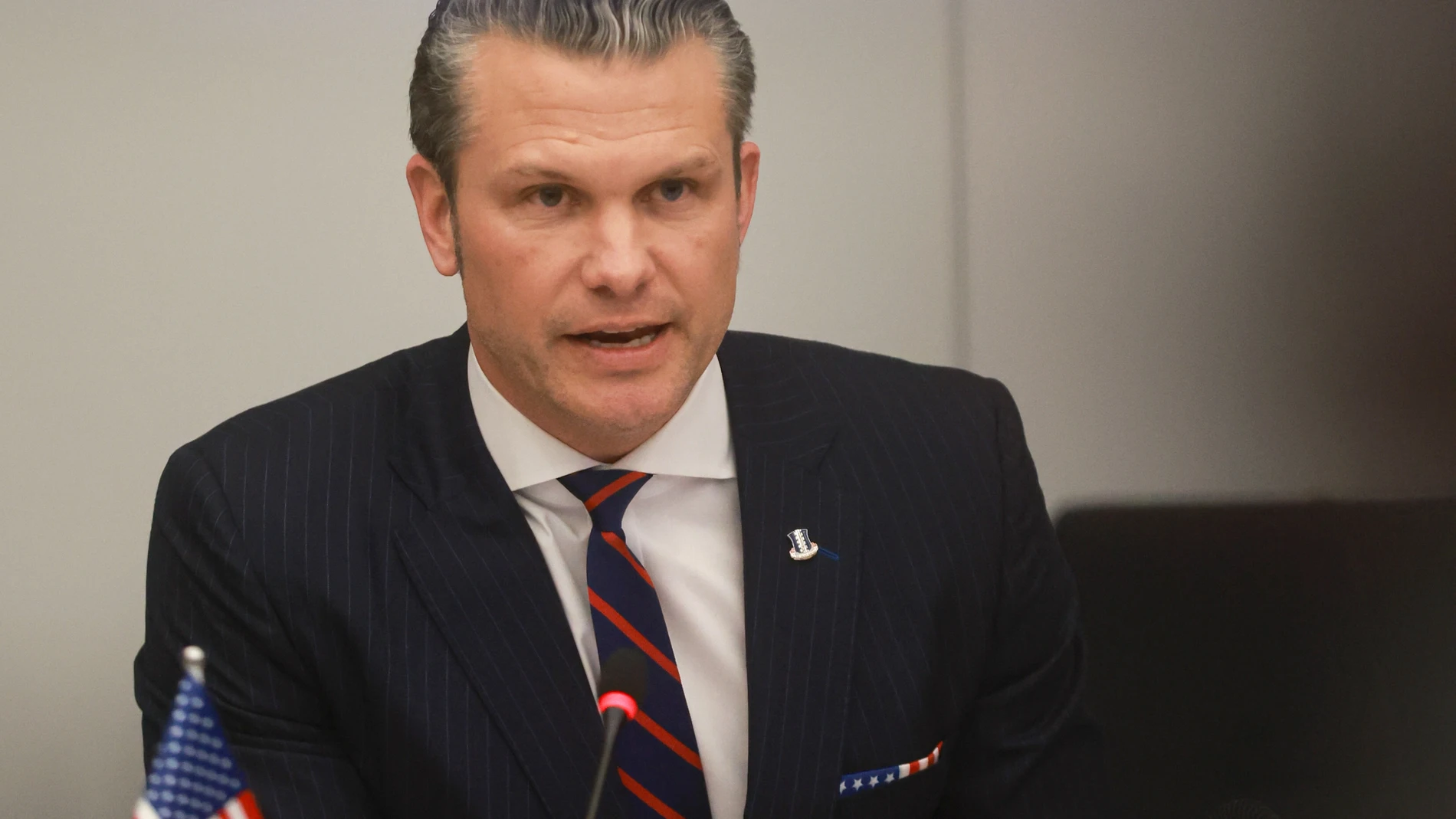 BRUSSELS (Belgium), 12/02/2025.- US Defense Secretary Pete Hegseth at the start of the Ukraine Defense Contact group meeting at NATO headquarters in Brussels, Belgium, 12 February 2025. (Bélgica, Ucrania, Bruselas) EFE/EPA/OLIVIER HOSLET