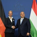 El primer ministro húngaro Orban se reúne con el líder del partido AfD Weidel en Budapest