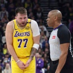 Doncic, en plena protesta a un árbitro en el partido ante los Jazz en Salt Lake City