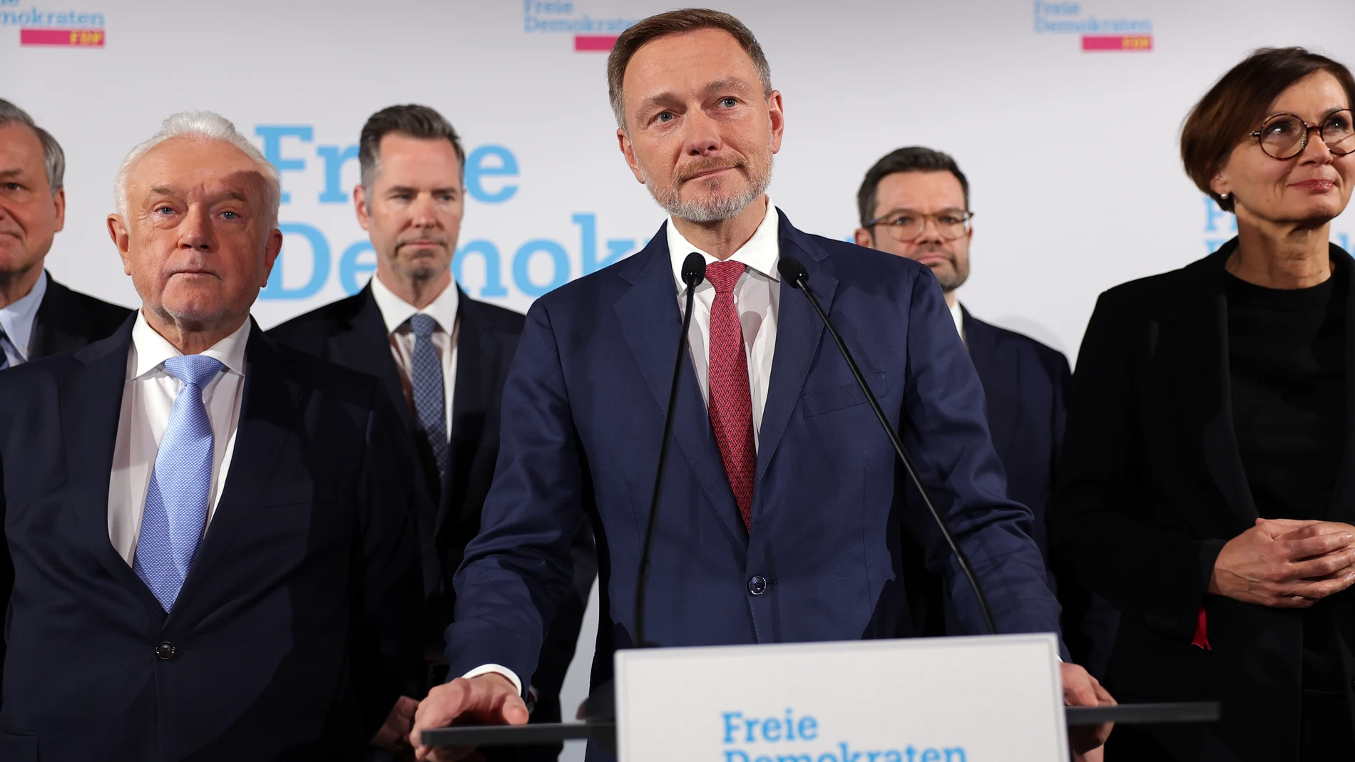 BERLIN (Germany), 23/02/2025.- Chairman of the Free Democratic Party (FDP) and former German Finance Minister Christian Lindner gives a speech during the Free Democratic Party (FDP) election event in Berlin, Germany, 23 February 2025. (Elecciones, Alemania) EFE/EPA/CHRISTOPHER NEUNDORF
