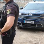Imagen de archivo de un agente de la Policía Nacional durante un operativo