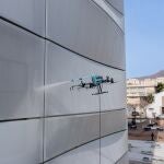 Drones para la limpieza de las fachadas del Mirador El Carmen de Estepona