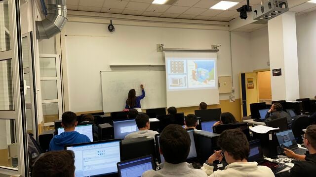 Alumnos durante una clase en la Escuela Politécnica Superior de la Universidad de Sevilla