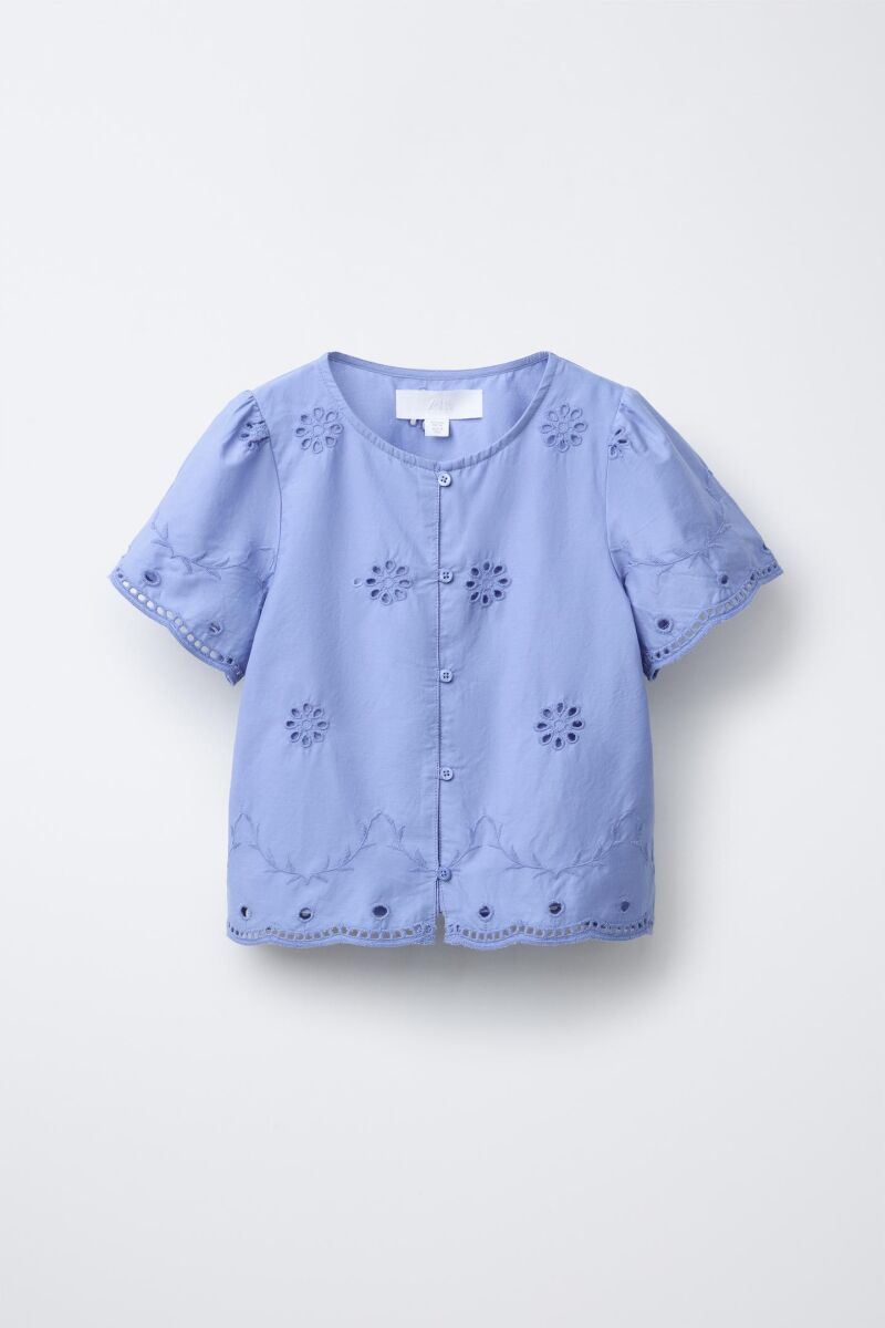 Blusa troquelada.