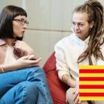 Dos personas conversando