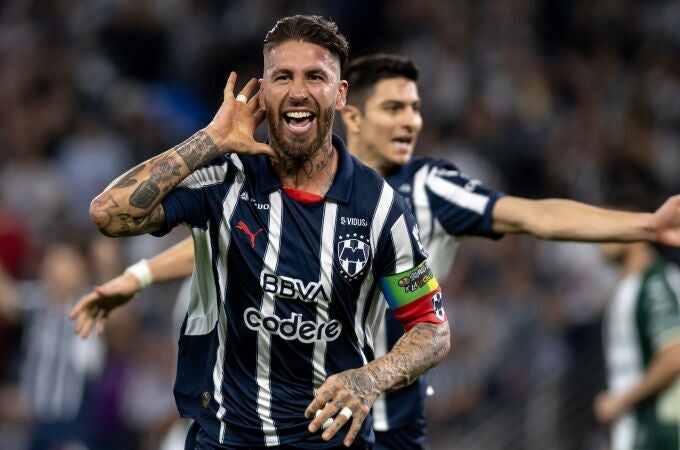 Sergio Ramos celebra su primer gol en México