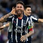 Sergio Ramos celebra su primer gol en México