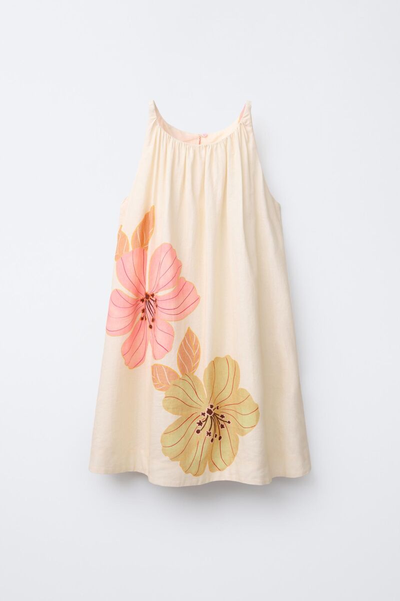 Vestido con motivo floral.