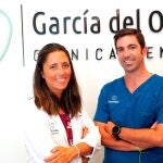 Dr. García del Olmo, Director Médico, y María Caño, Directora de Atención al Paciente