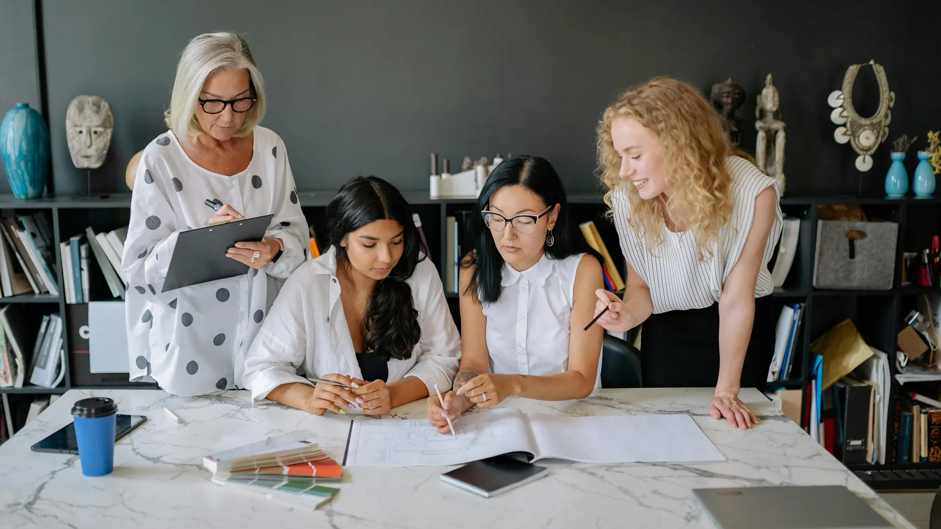 El impulso del talento femenino, prioridad en el compromiso con la igualdad de Banco Santander