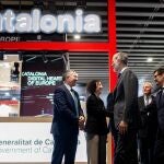 Rey Felipe.- El Rey vuelve a visitar el estand de la Generalitat en el Mobile tras ocho años