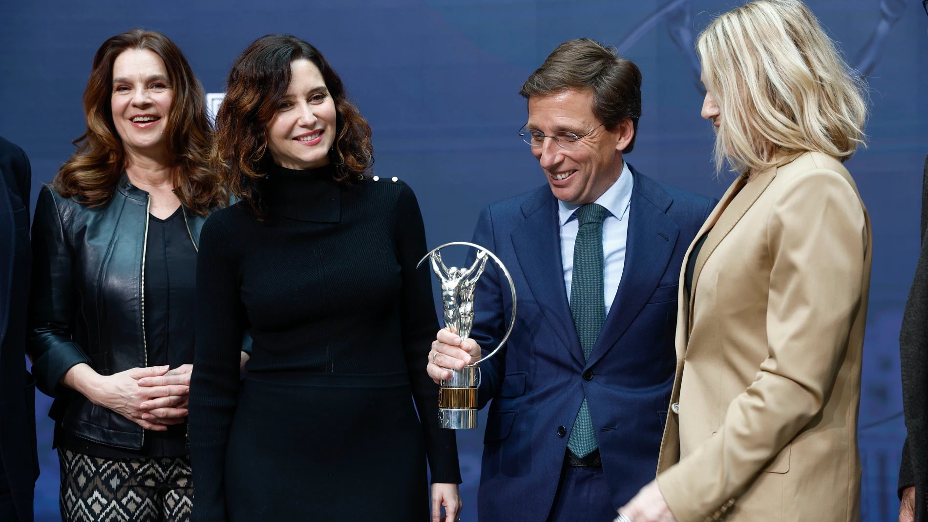 MADRID, 03/03/2025.- (De izq a der) La ex patinadora sobre hielo Katarina Witt, la presidenta de la Comunidad de Madrid, Isabel Díaz Ayuso, el alcalde de la capital, José Luis Martínez-Almeida, y la exgimnasta rumana Nadia Comaneci durante el anuncio de los candidatos a los premios Laureus de los deportes 2025 este lunes en Madrid. La entrega de los premios se realizará en una ceremonia en la capital de España el próximo 21 de abril. EFE/ Rodrigo Jiménez