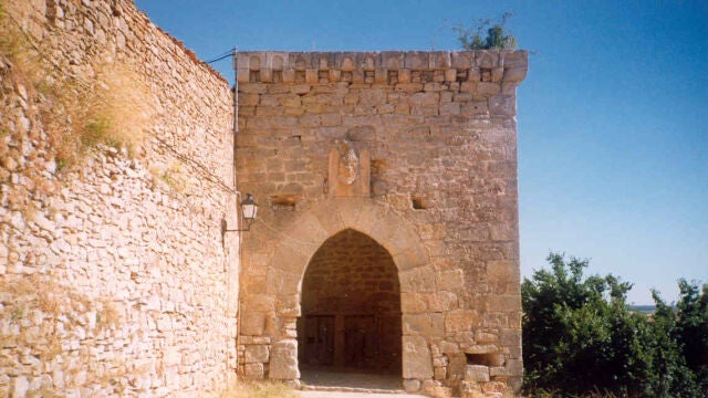El castillo y la muralla de la localidad soriana de Rello