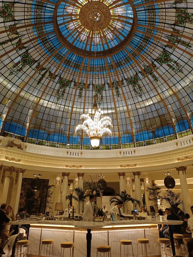 Cúpula de cristales y lámpara de palmera del Hotel Palace, Madrid