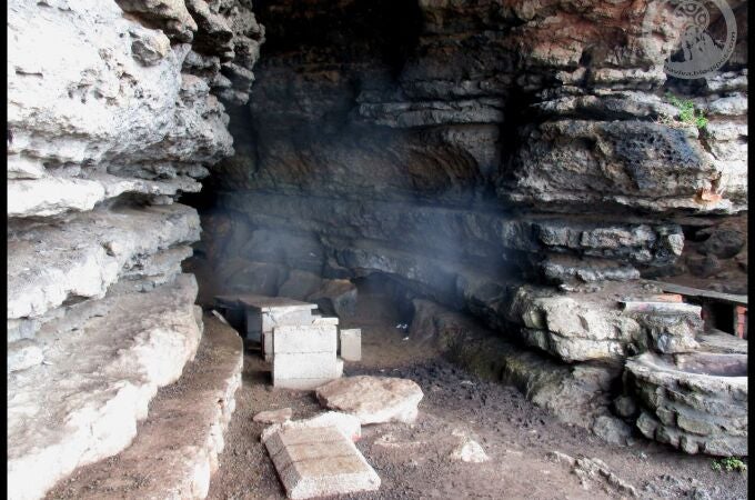 La ruta a una cueva escondida entre acantilados en la que vas a alucinar en tu visita a Cantabria