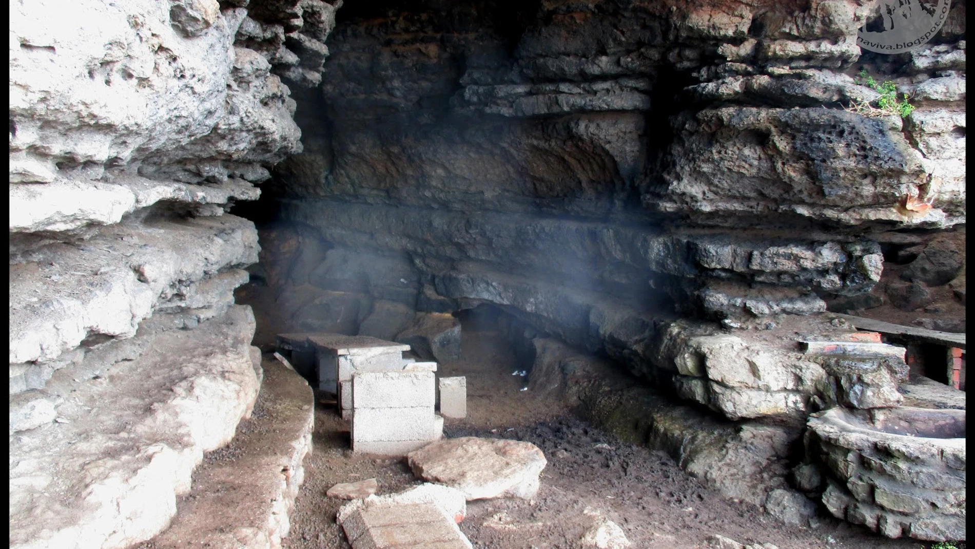 La ruta a una cueva escondida entre acantilados en la que vas a alucinar en tu visita a Cantabria