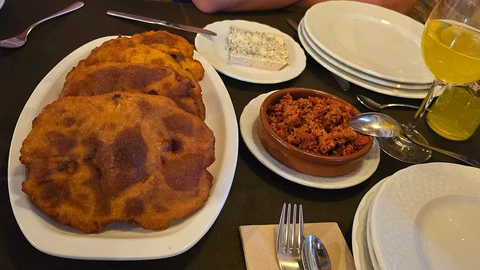 El templo de los mejores tortos, el platazo más tradicional de la gastronomía asturiana, se comen aquí