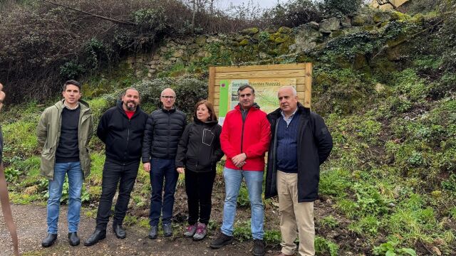 El presidente de la Diputación de Salamanca, Javier Iglesias, visita el nuevo Sendero Puentes Nuevas en Las Casas del Conde
