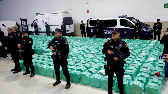 Material incautado durante una operación conjunta de la Policía Nacional y el Servicio de Vigilancia Aduanera que se ha saldado con la incautación de 13 toneladas de cocaína en un contenedor en el puerto de Algeciras (Cádiz), la mayor en la historia del narcotráfico en España. 