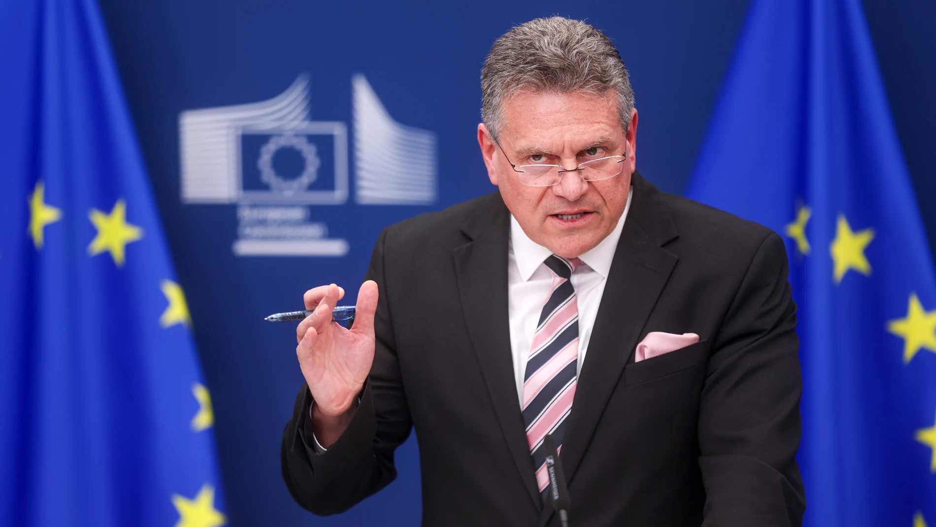 BRUSSELS (Belgium), 10/03/2025.- Maros Sefcovic European Commissioner for Trade and Economic Security gives a press conference on the EU-South Korea Digital Trade Agreement (DTA) in Brussels, Belgium, 10 March 2025. The EU Commission announced the conclusion of negotiations for the DTA with South Korea, which fosters an approach to establishing digital and data regulations centered on individuals and their rights, while also enhancing digital trade in services and goods. (Bélgica, Corea del S...