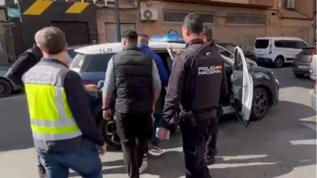 Sucesos.- La Policía Nacional identifica a 5 trabajadores en situación irregular en 52 inspecciones en Molina (Murcia)