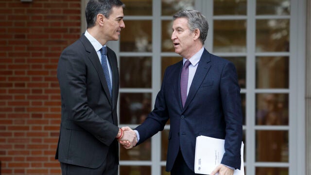 Sánchez recibe a Feijóo en Moncloa en su primer encuentro a solas desde diciembre de 2023