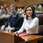 Ayuso condena que Sánchez "en su muro" no reciba a Vox en Moncloa: "Lamento mucho que el tercer partido no pueda ir"