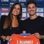 Emilia Ferrero, junto a su pareja Julián Álvarez