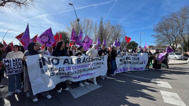Acosadas y amenazas de muerte a dos profesoras por pedir prohibir el Hiyab en clase: 