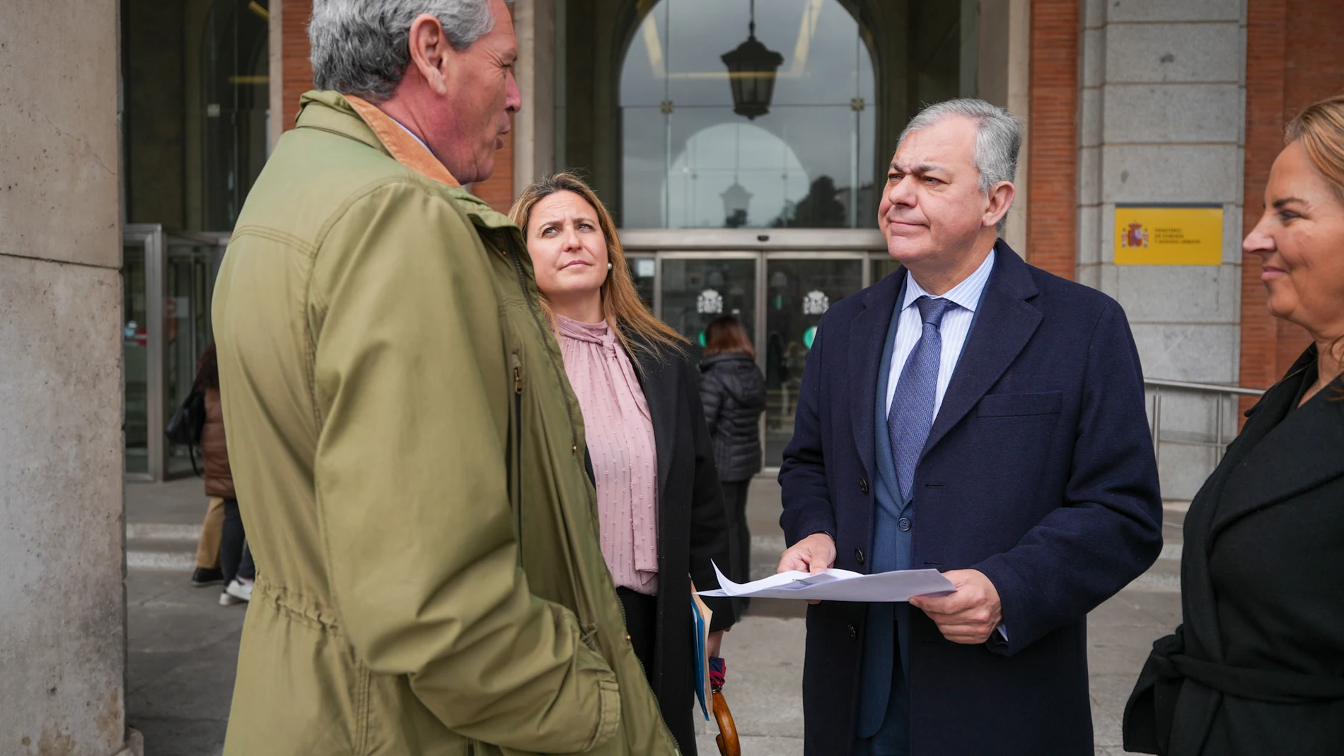 José Luis Sanz entregó las cartas en el Ministerio