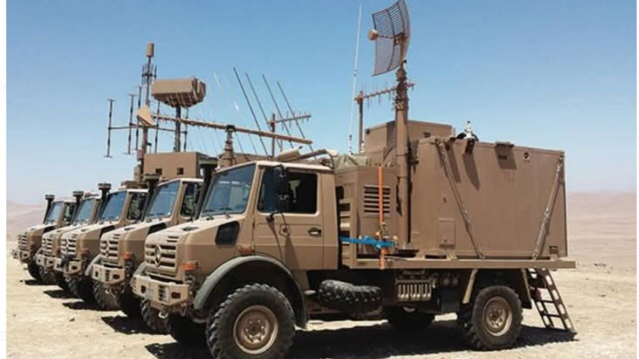 モロッコは、セウタとメリラの近くに電子戦争大隊を展示しています