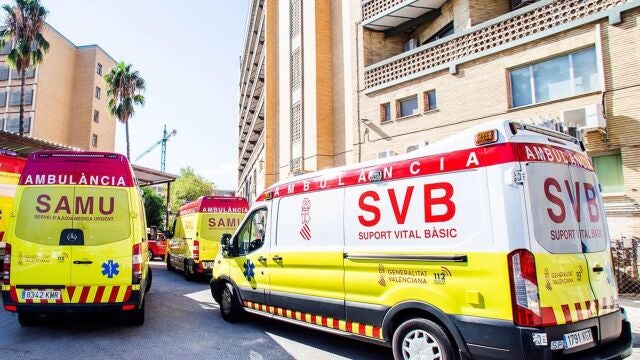 Sucesos.- Cuatro personas resultan heridas en un accidente de tráfico entre varios vehículos en Orihuela (Alicante)