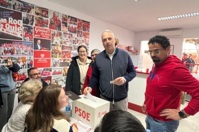 Cádiz.- Ruiz Boix y Ruiz Arana votan en las primarias para la Secretaría General del PSOE con apelaciones a la "ilusión"