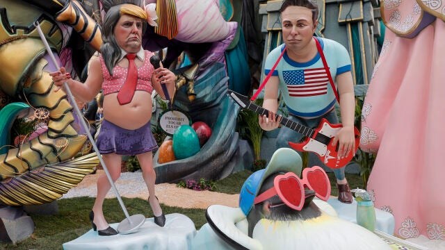 Valencia celebra sus fallas tras la "Plantà" de sus monumentos