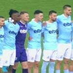 Guardan un minuto de silencio por la muerte de un futbolista que está vivo y así reaccionó el protagonista