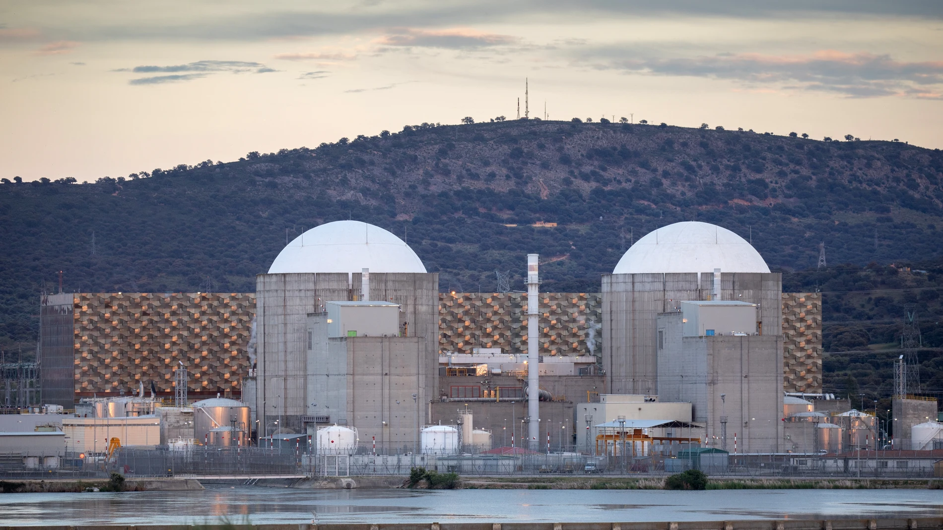 Almaraz, nuclear power plant in the center of Spain, surrounded by a green field.