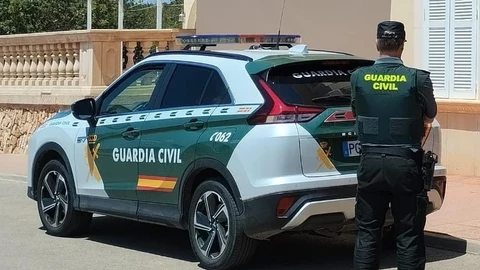 Un agente de la Guardia Civil