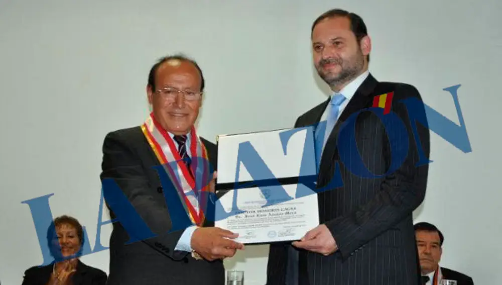 Doctor “Honoris Causa” por la Universidad de San Pedro, de Chimbote (Perú). Resolución de Rectorado número 0204-2012 USP/R de 11 de abril de 2012