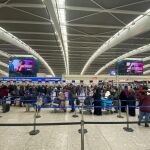 R.Unido.- El Aeropuerto de Heathrow de Londres cierra por corte de energía tras un incendio en subestación eléctrica