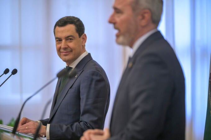 El presidente de la Junta de Andalucía, Juanma Moreno, visita Aragón y se reúne con Azcón 